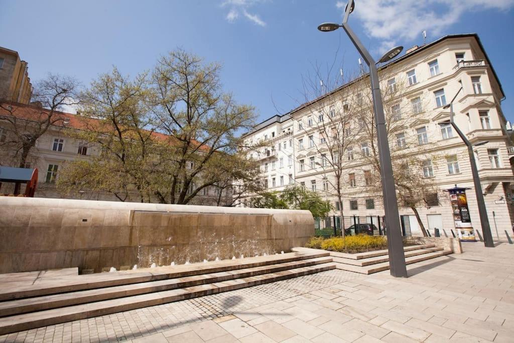 Free Parking Chain Bridge Home 4Ppl, 2Bdrm, Wifi, Smart Tv, Ac Budapest Exterior foto