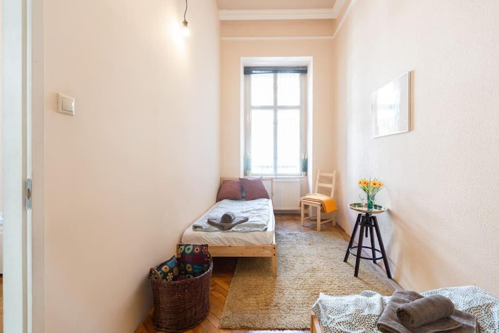 Free Parking Chain Bridge Home 4Ppl, 2Bdrm, Wifi, Smart Tv, Ac Budapest Exterior foto