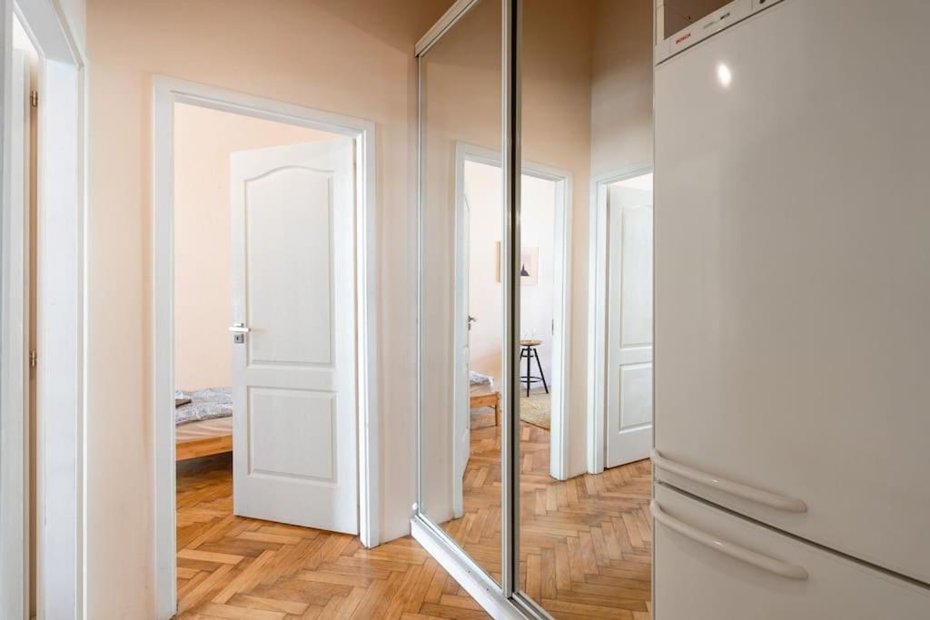 Free Parking Chain Bridge Home 4Ppl, 2Bdrm, Wifi, Smart Tv, Ac Budapest Exterior foto