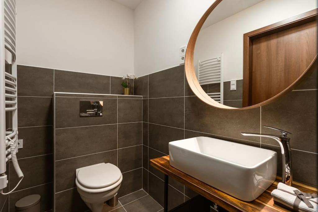 Free Parking Chain Bridge Home 4Ppl, 2Bdrm, Wifi, Smart Tv, Ac Budapest Exterior foto