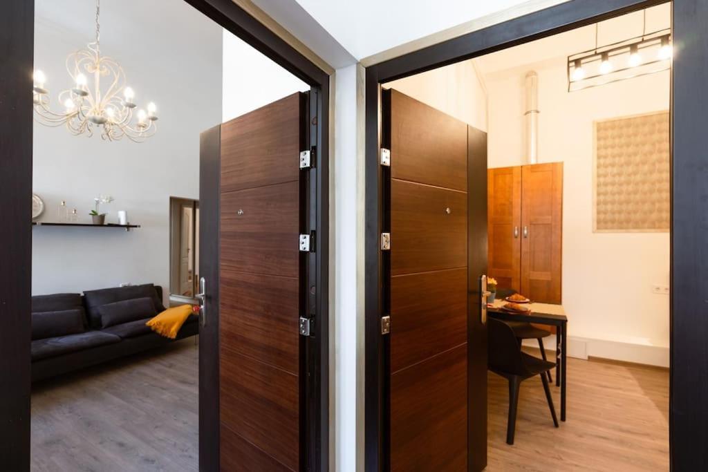 Free Parking Chain Bridge Home 4Ppl, 2Bdrm, Wifi, Smart Tv, Ac Budapest Exterior foto