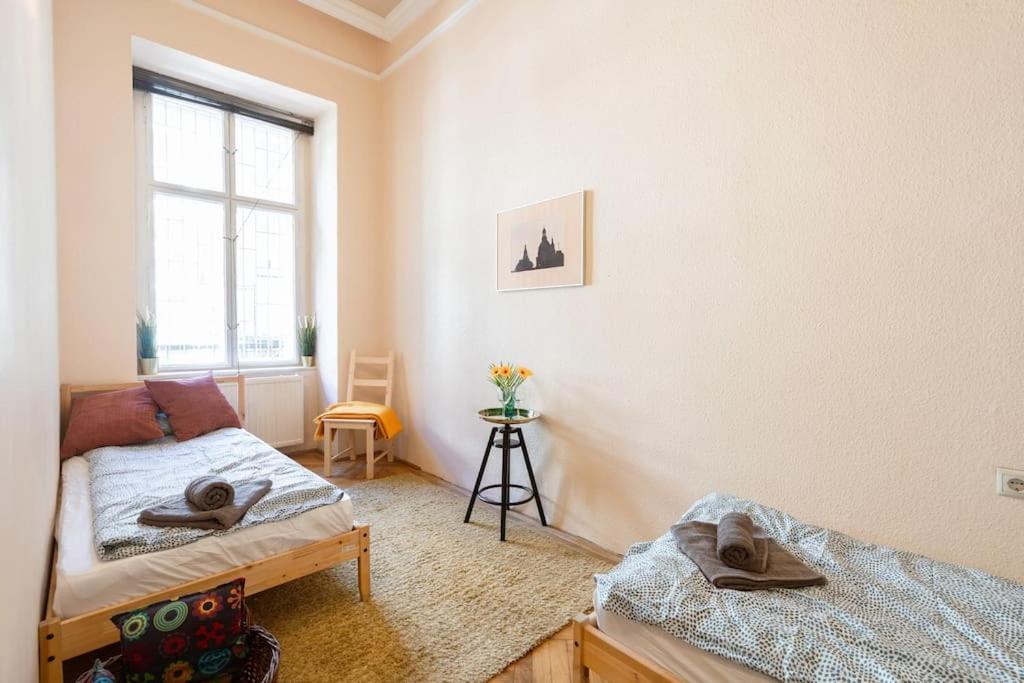 Free Parking Chain Bridge Home 4Ppl, 2Bdrm, Wifi, Smart Tv, Ac Budapest Exterior foto