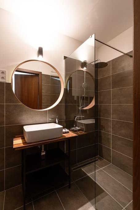 Free Parking Chain Bridge Home 4Ppl, 2Bdrm, Wifi, Smart Tv, Ac Budapest Exterior foto