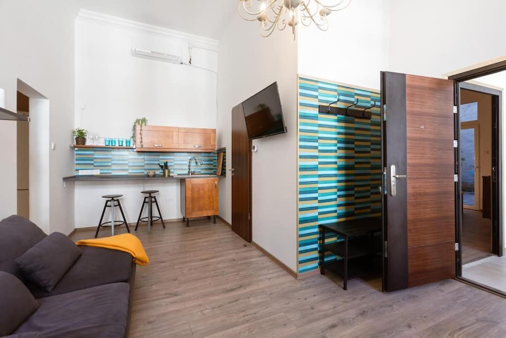 Free Parking Chain Bridge Home 4Ppl, 2Bdrm, Wifi, Smart Tv, Ac Budapest Exterior foto