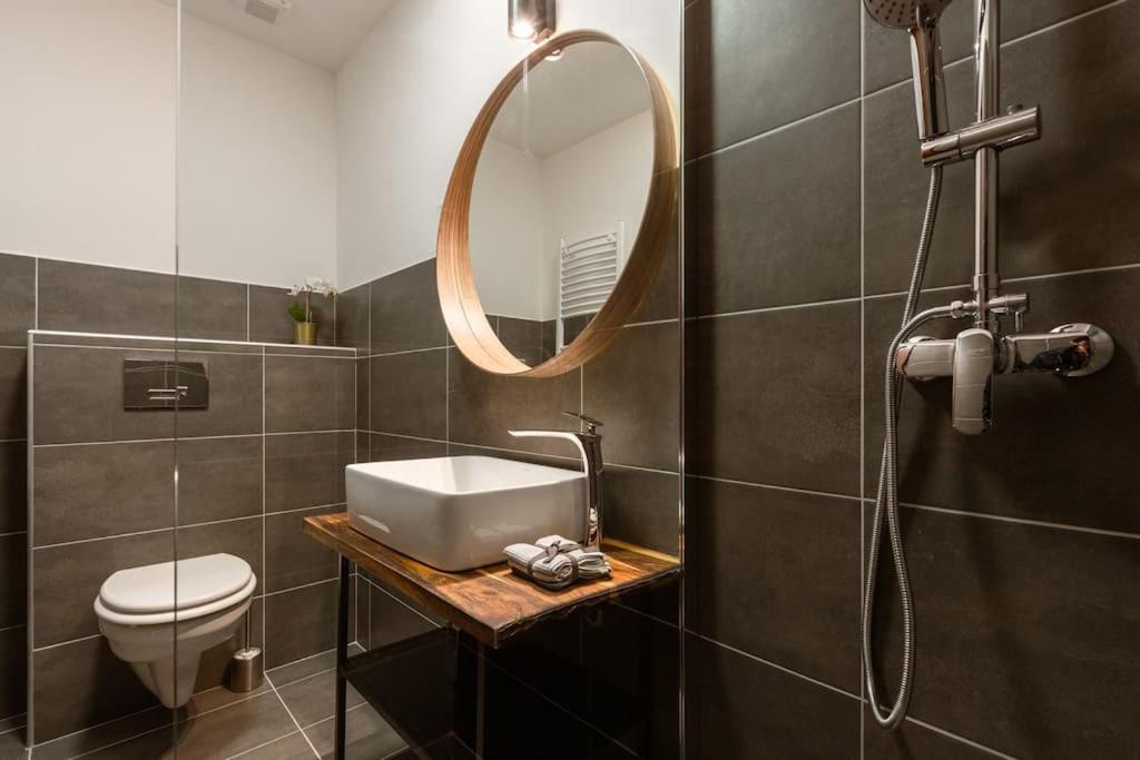 Free Parking Chain Bridge Home 4Ppl, 2Bdrm, Wifi, Smart Tv, Ac Budapest Exterior foto
